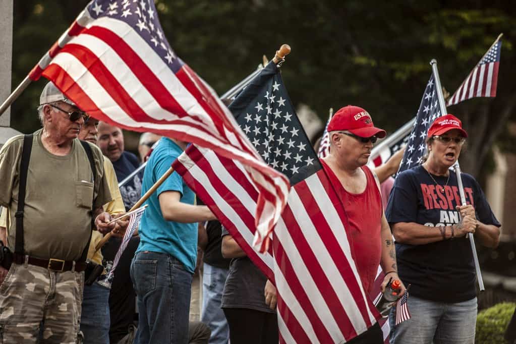 Pro-monument protestors
