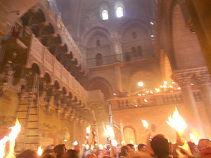 Despite unrest, Holy Fire ceremony celebrated in Jerusalem 800px-Holy_Fire_in_Jerusalem2_2018-04-07_(40620390804)