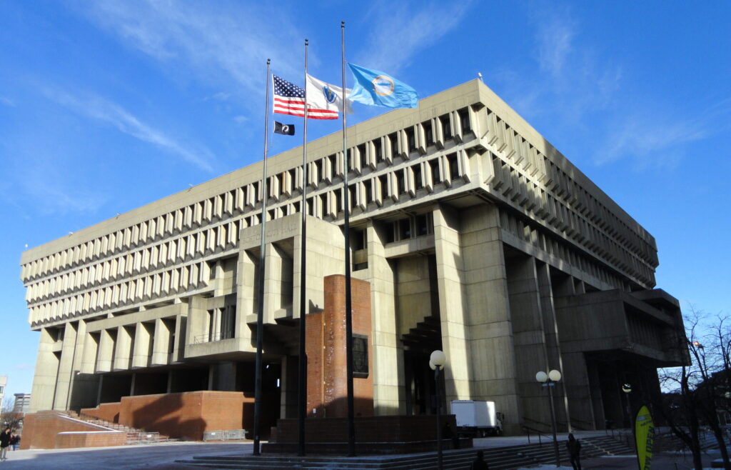 Boston_City_Hall_-_Boston,_MA_-_DSC04704_(cropped)