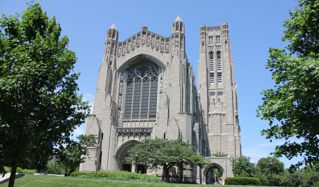 Trolley provides multi-faith religious tour in Chicago The_Rockefeller_Chapel_in_Chicago