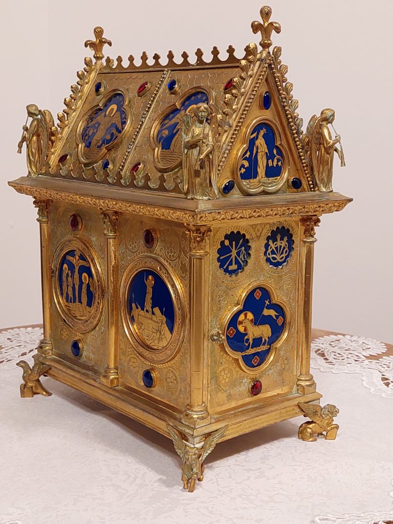 Thieves return relic of Jesus' blood to "Indiana Jones of Art" arthur-brand-relic-recovered