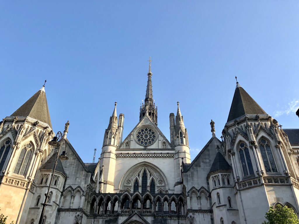 Court decides to end life support for child harmed during Tik Tok challenge royal-courts-of-justice-g51e85077b_1920