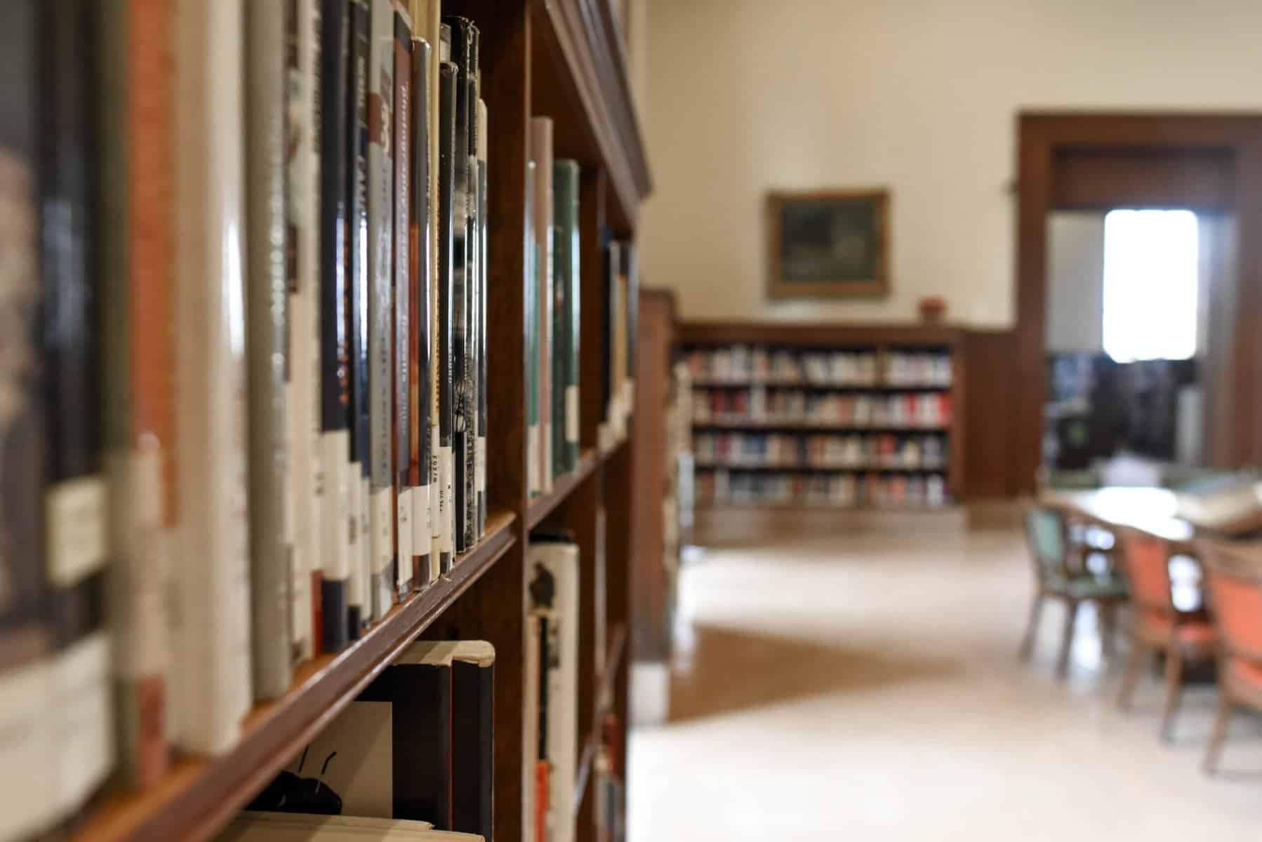 Library with an oblique angle of the bookshelf