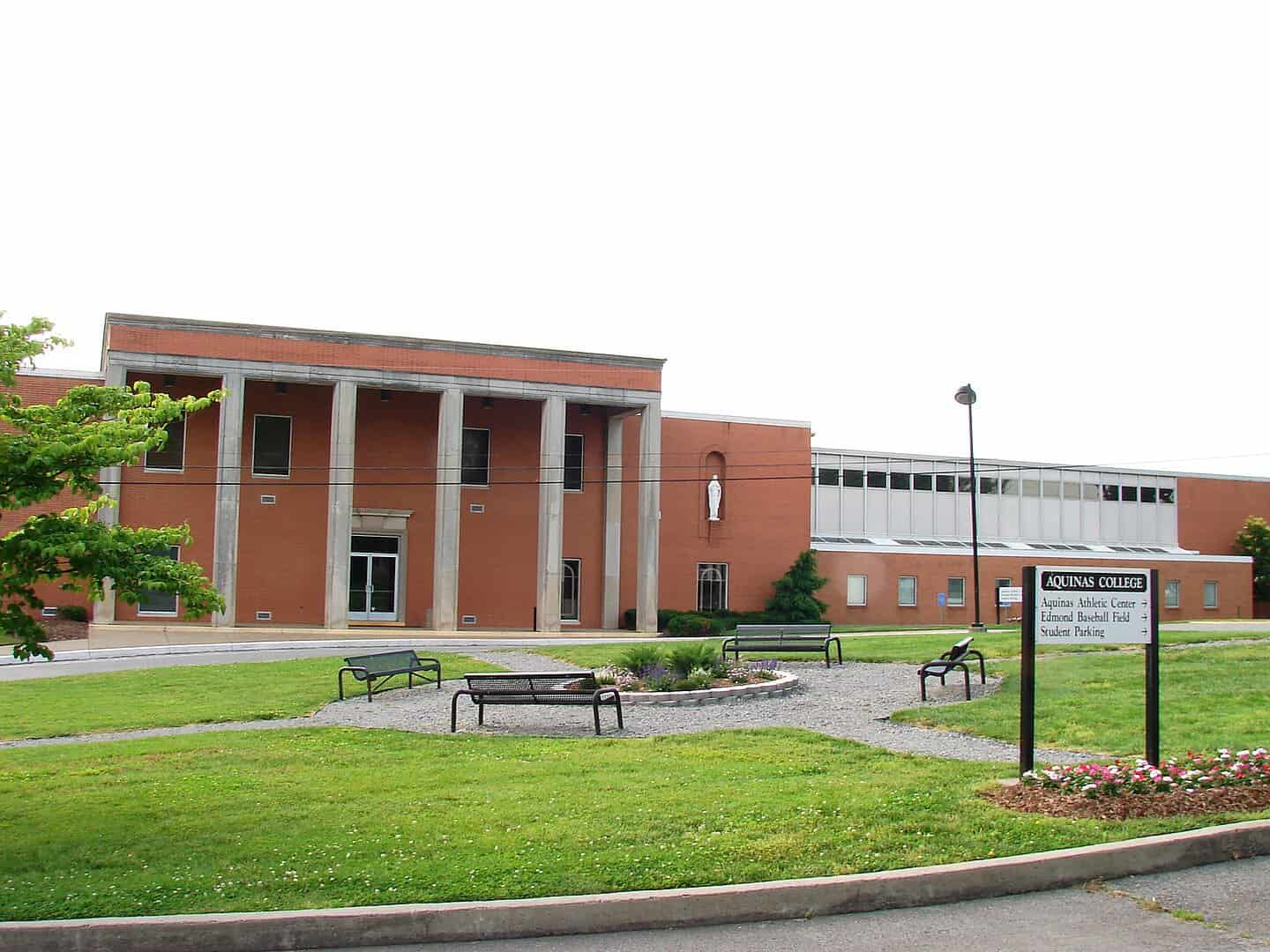 1440px-WTN_PeepHoles_120 Aquinas College (TN)