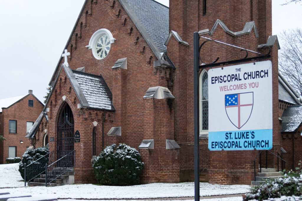 Exterior image of St. Luke's Episcopal church in TN.