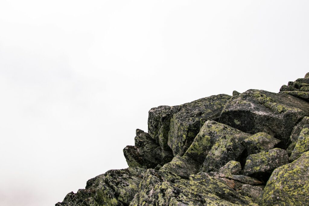 An outcropping of rocks on a cloudy day.