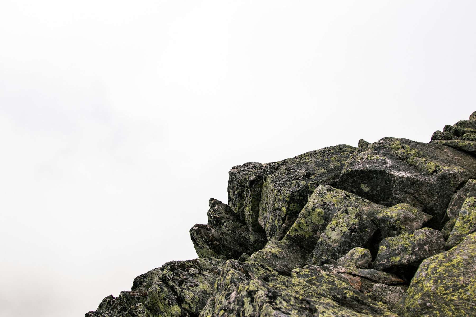An outcropping of rocks on a cloudy day.